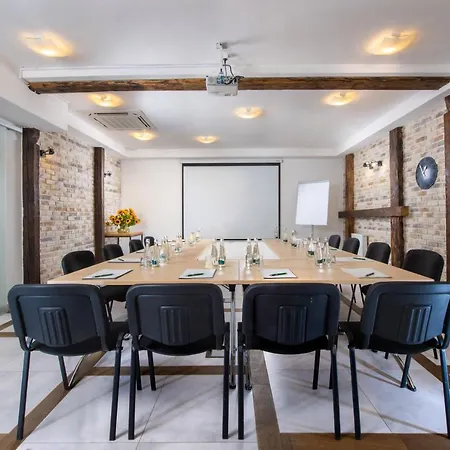 Plaza Boutique Hotel 4*