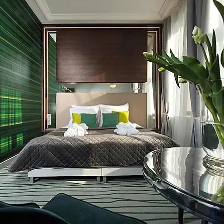 Plaza Self Check-in Otel