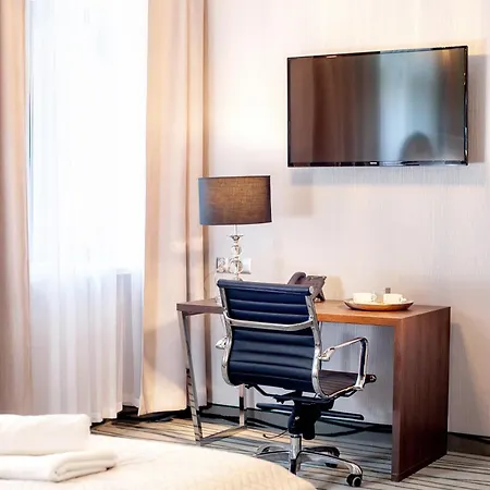 Plaza Boutique Hotell 4*